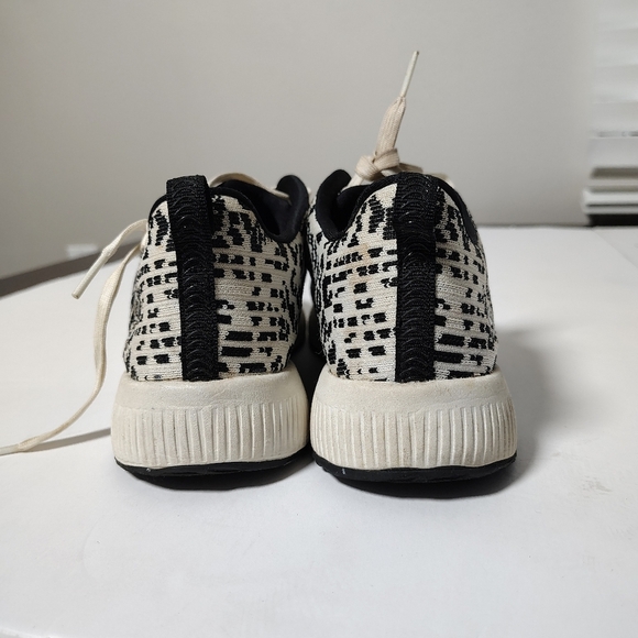 Skechers Bobs Black and White Patterned Sneakers 7.5 - Picture 3 of 8
